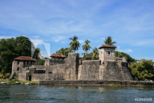 Bild på Castle of San Felipe next to Dulce river Guatemala